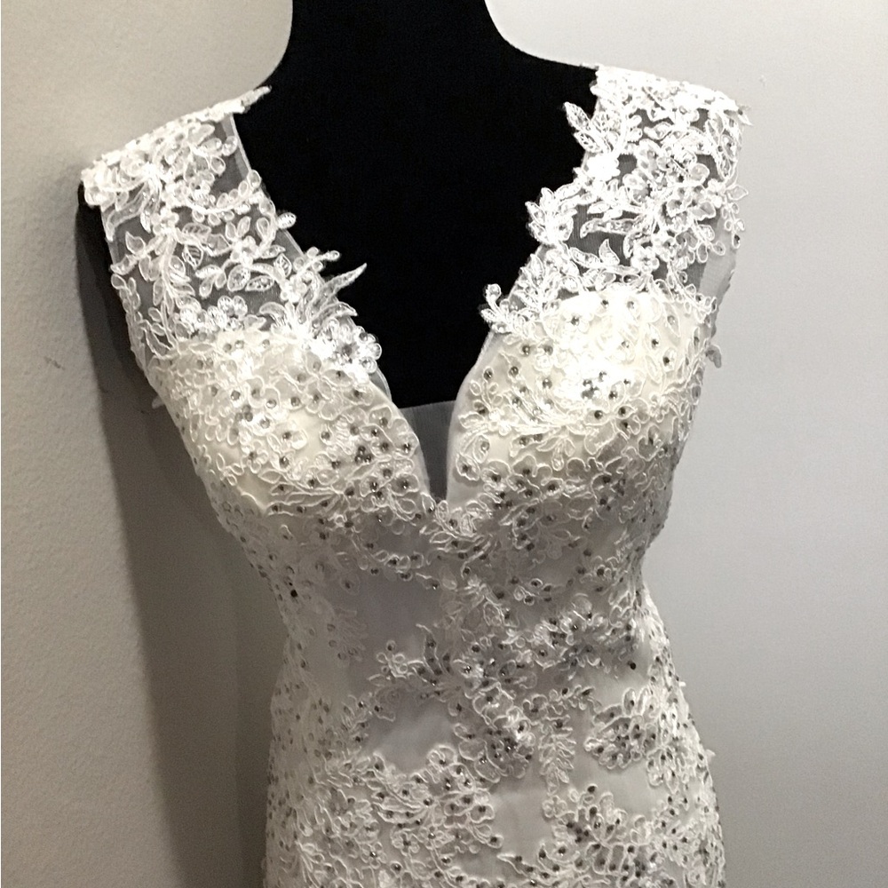 Minimal Mermaid Wedding Dress - Picture 5 of 9